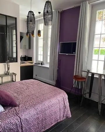 Krisko Parking Privé Et Clos 3*